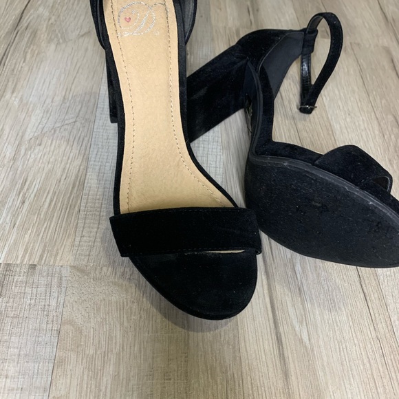 Black suede heels - Picture 5 of 5